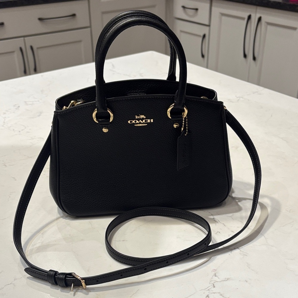 BNWT Coach Savannah Small
Carryall Bag Crossbody in Black Leather CAL54